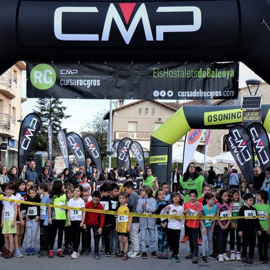 Bambini in partenza durante la corsa del Roc Gros Partenza bambini corsa del Roc Gros